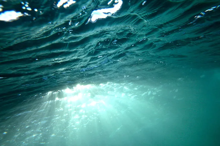 underwater light image